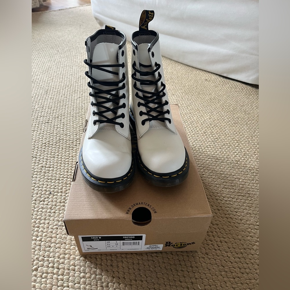 Dr. Martens Airwave 1460 Smooth White Size 7